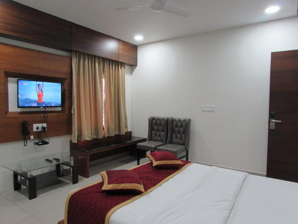 Udupi Regency Hotel Hassan Exterior foto